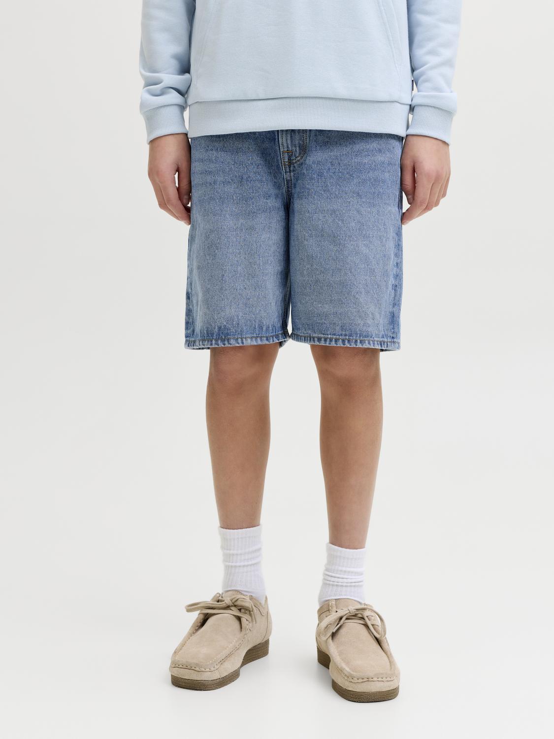 model_shot-front